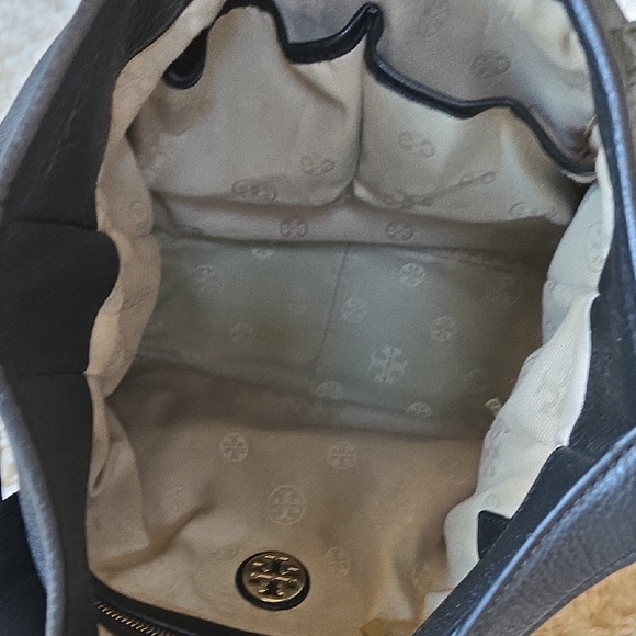 Tory Burch Black Leather Shoulder Bag with Gold Medallion - Picture 7 of 10